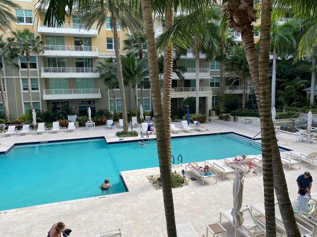 700 E Boynton Beach Boulevard 203, Boynton Beach, FL 33435