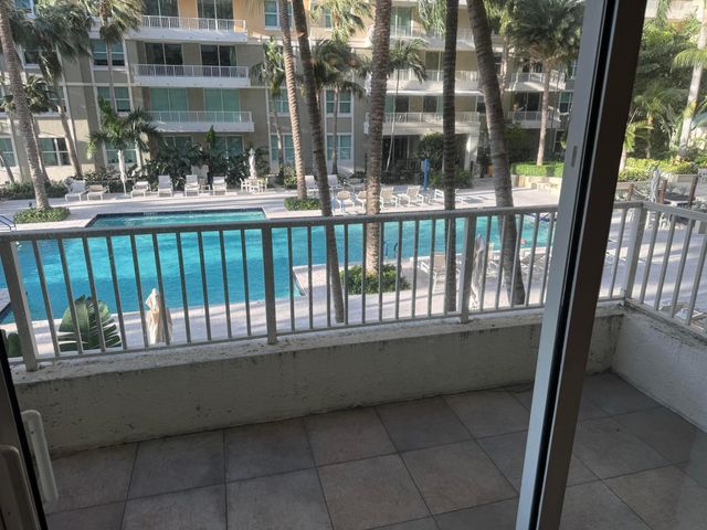 700 E Boynton Beach Boulevard 203, Boynton Beach, FL 33435