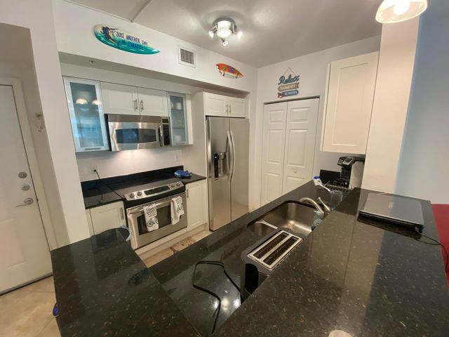 700 E Boynton Beach Boulevard 203, Boynton Beach, FL 33435