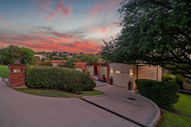 105 Edgewater CV, Lakeway, TX 78734