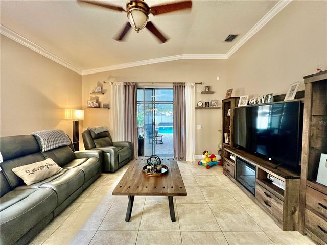 9118 WHISPERING WILLOW WAY, Tampa, FL 33614