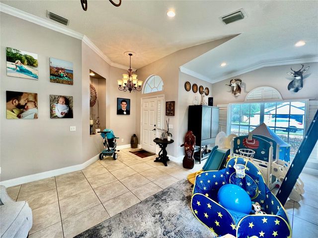 9118 WHISPERING WILLOW WAY, Tampa, FL 33614