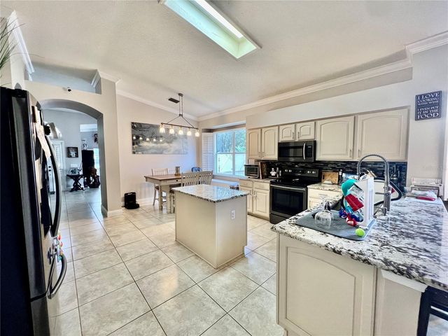 9118 WHISPERING WILLOW WAY, Tampa, FL 33614