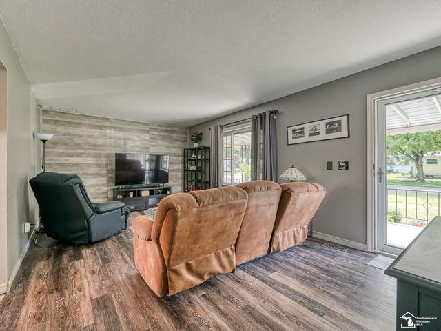 1693 Roman Drive, Frenchtown Twp, MI 48162