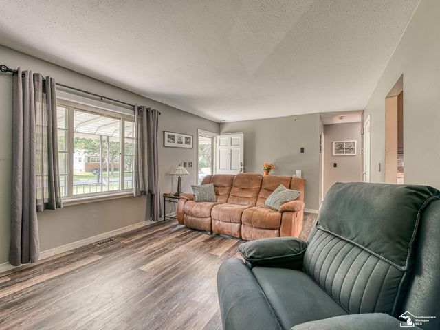 1693 Roman Drive, Frenchtown Twp, MI 48162