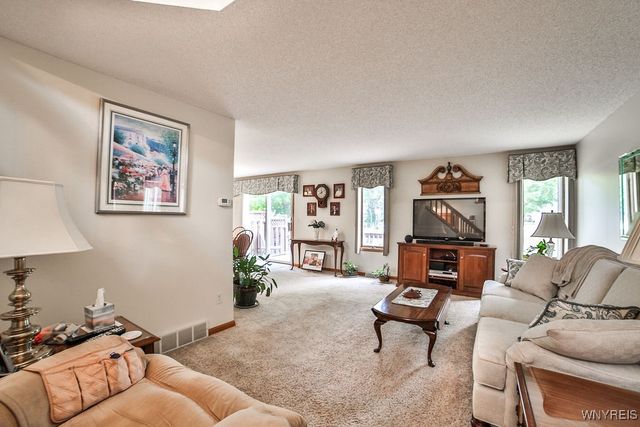 31 Northwood Drive, Lancaster, NY 14043