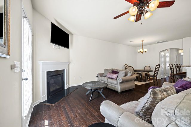 2784 Sawbridge Lane, Gastonia, NC 28056