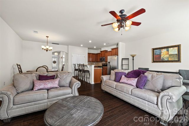 2784 Sawbridge Lane, Gastonia, NC 28056