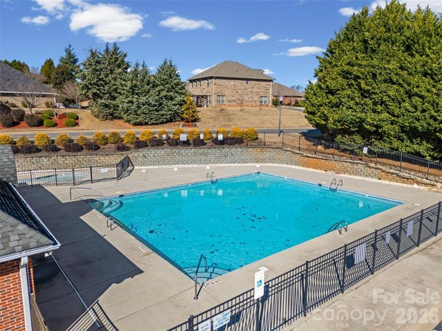 2784 Sawbridge Lane, Gastonia, NC 28056