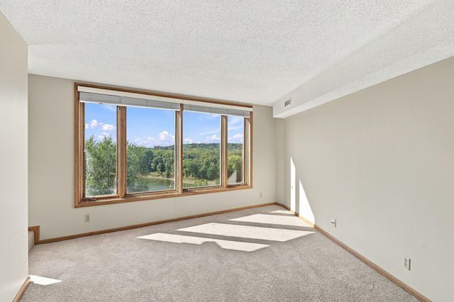 1021 Sibley Memorial Highway 404, Lilydale, MN 55118