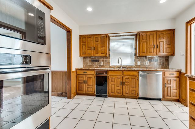 2805 Staffordshire Drive, Carrollton, TX 75007