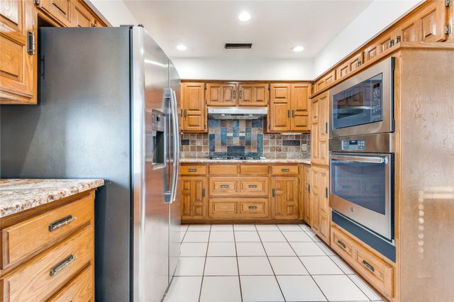 2805 Staffordshire Drive, Carrollton, TX 75007