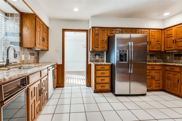 2805 Staffordshire Drive, Carrollton, TX 75007