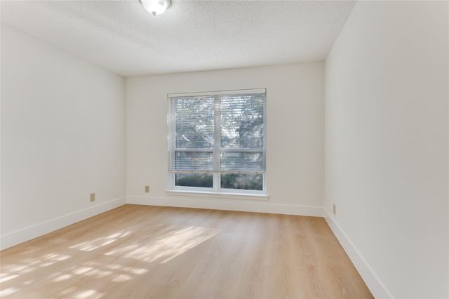 2805 Staffordshire Drive, Carrollton, TX 75007