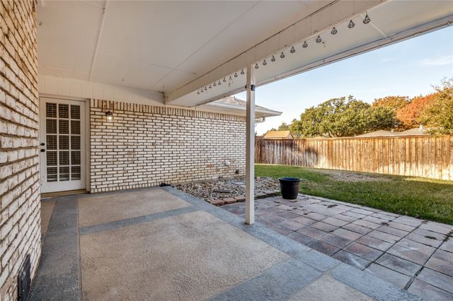 2805 Staffordshire Drive, Carrollton, TX 75007