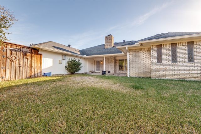 2805 Staffordshire Drive, Carrollton, TX 75007