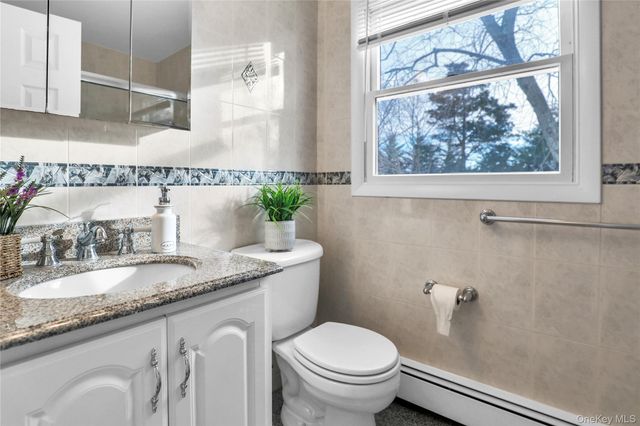 37 Malvern Lane, Stony Brook, NY 11790