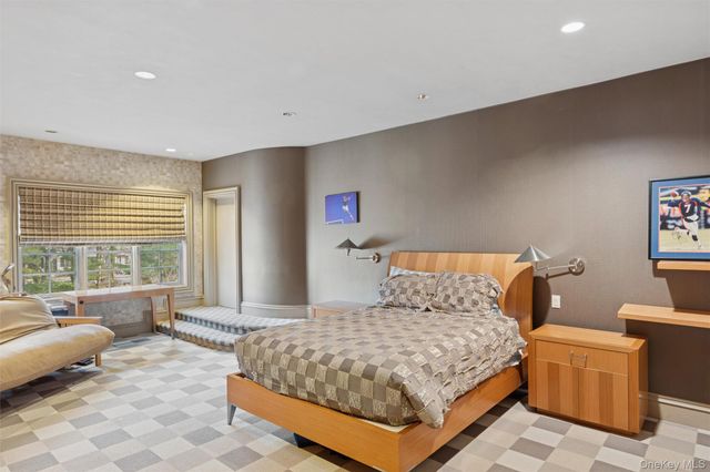 22 Willow Road, Woodsburgh, NY 11598