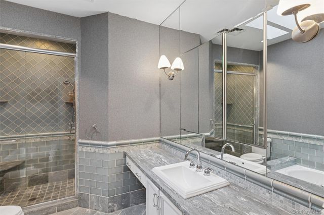 22 Willow Road, Woodsburgh, NY 11598