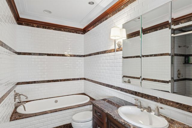 22 Willow Road, Woodsburgh, NY 11598