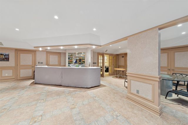 22 Willow Road, Woodsburgh, NY 11598