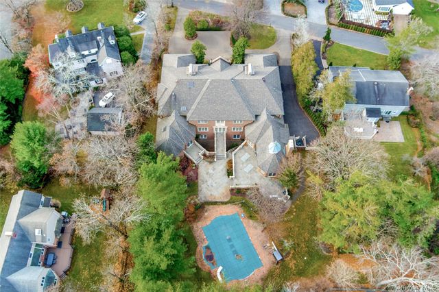 22 Willow Road, Woodsburgh, NY 11598