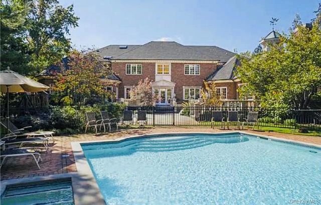 22 Willow Road, Woodsburgh, NY 11598