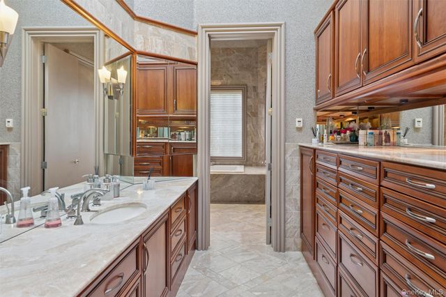 22 Willow Road, Woodsburgh, NY 11598