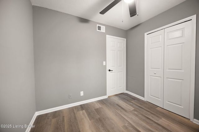 9818 Titan Dr, Louisville, KY 40229