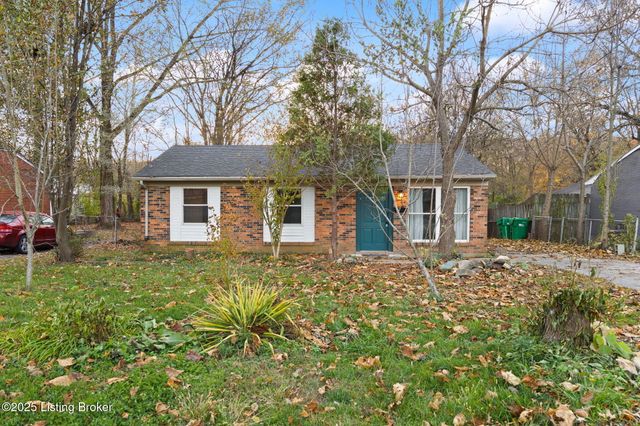 9818 Titan Dr, Louisville, KY 40229