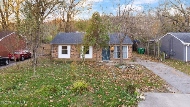 9818 Titan Dr, Louisville, KY 40229