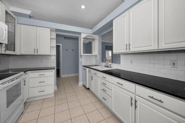 18104 HAMDEN PARK WAY, Tampa, FL 33647