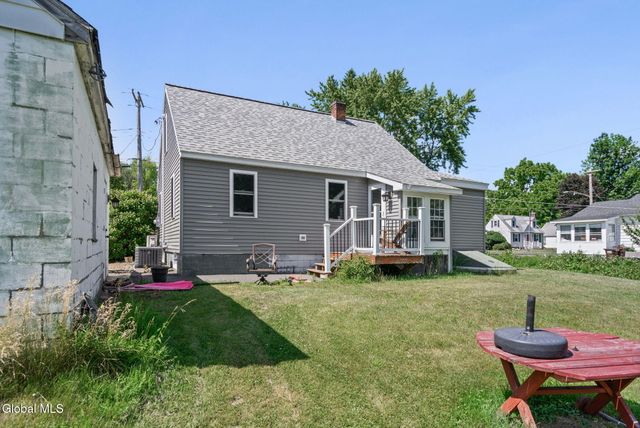 26 Hackett Street, Bethlehem, NY 12158