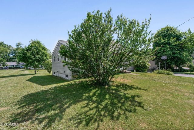 26 Hackett Street, Bethlehem, NY 12158