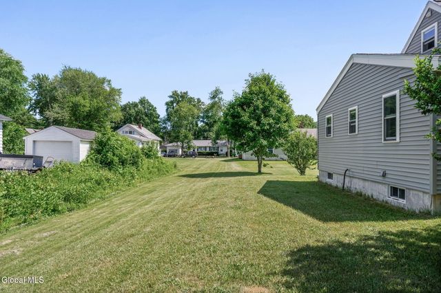 26 Hackett Street, Bethlehem, NY 12158