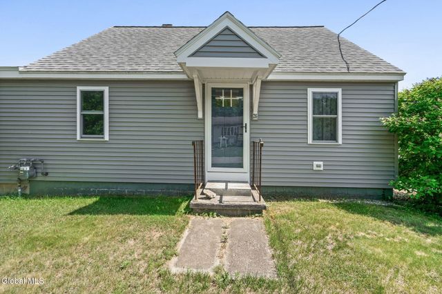 26 Hackett Street, Bethlehem, NY 12158