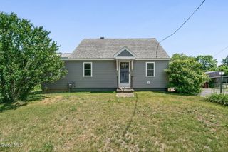 26 Hackett Street, Bethlehem, NY 12158