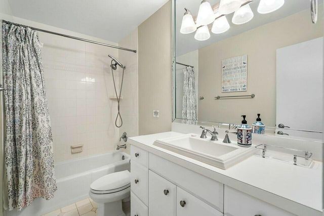 41 Castle Harbor Isle Drive, Fort Lauderdale, FL 33308
