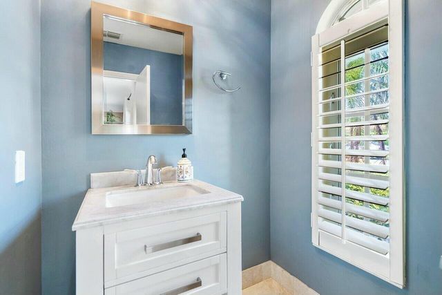 41 Castle Harbor Isle Drive, Fort Lauderdale, FL 33308