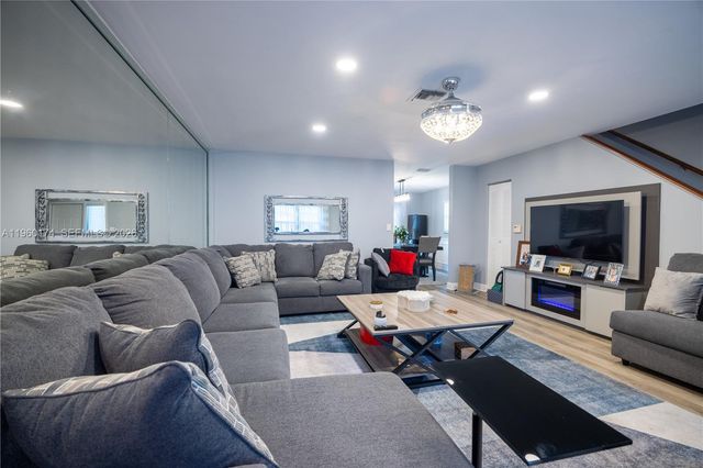 898 NW 47th Street, Deerfield Beach, FL 33064