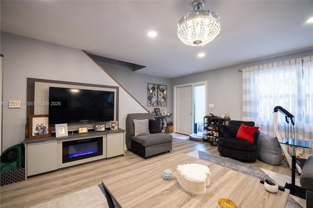 898 NW 47th Street, Deerfield Beach, FL 33064