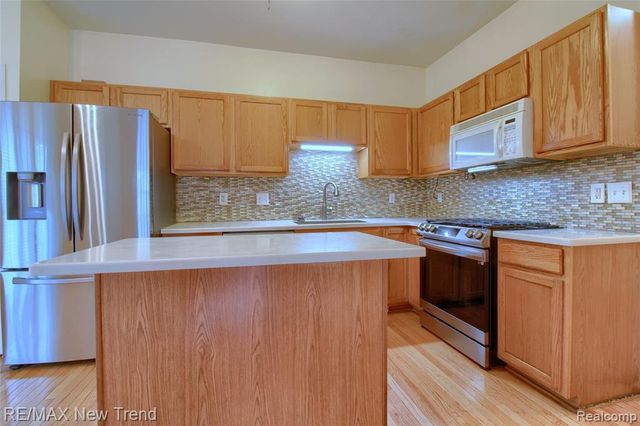 38222 Saratoga Circle, Farmington Hills, MI 48331