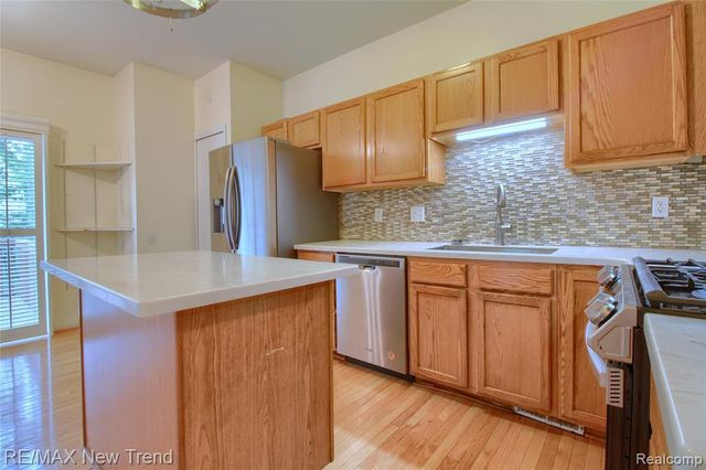 38222 Saratoga Circle, Farmington Hills, MI 48331