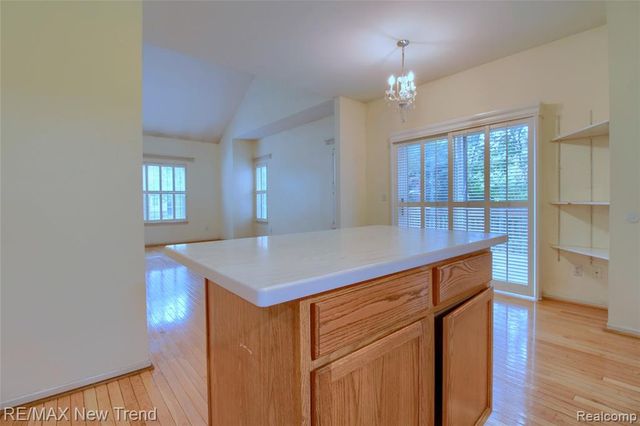 38222 Saratoga Circle, Farmington Hills, MI 48331