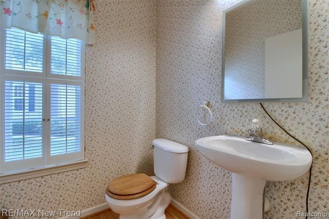 38222 Saratoga Circle, Farmington Hills, MI 48331