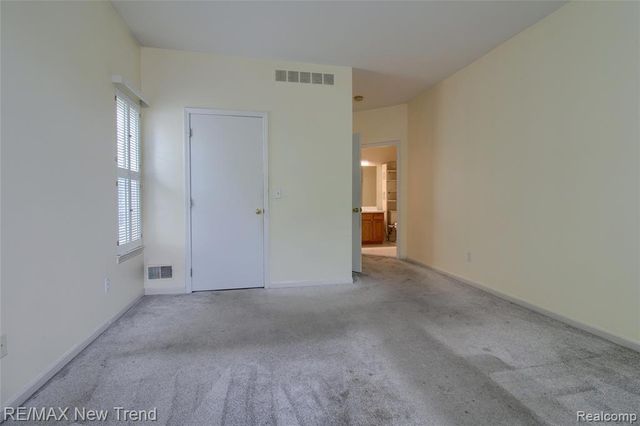 38222 Saratoga Circle, Farmington Hills, MI 48331