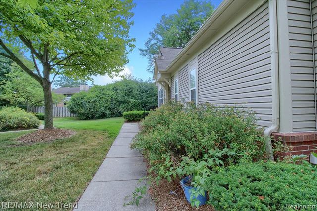 38222 Saratoga Circle, Farmington Hills, MI 48331
