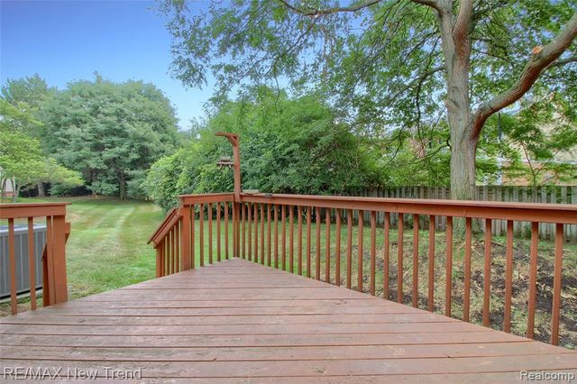 38222 Saratoga Circle, Farmington Hills, MI 48331