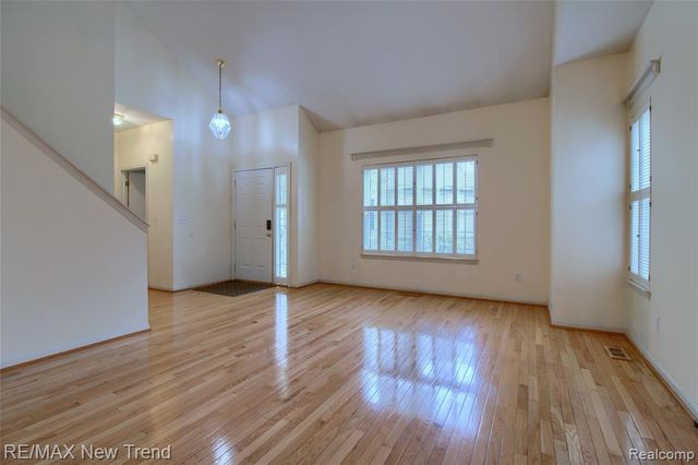 38222 Saratoga Circle, Farmington Hills, MI 48331