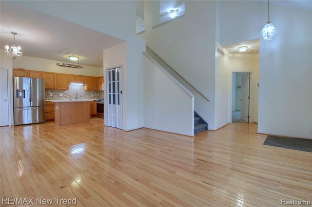 38222 Saratoga Circle, Farmington Hills, MI 48331